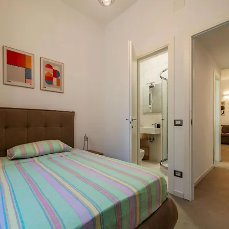 Guesthost - Elegant&central In Piazza Bologna Apartamento